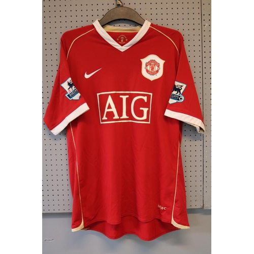 45 - RYAN GIGGS 2006/07 PREMIER LEAGUE MATCH WORN AND SIGNED #11 MANCHESTER UNITED JERSEY
Presented is a ... 