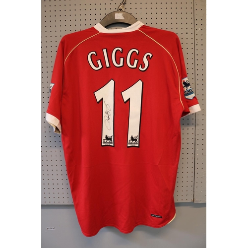 45 - RYAN GIGGS 2006/07 PREMIER LEAGUE MATCH WORN AND SIGNED #11 MANCHESTER UNITED JERSEY
Presented is a ... 