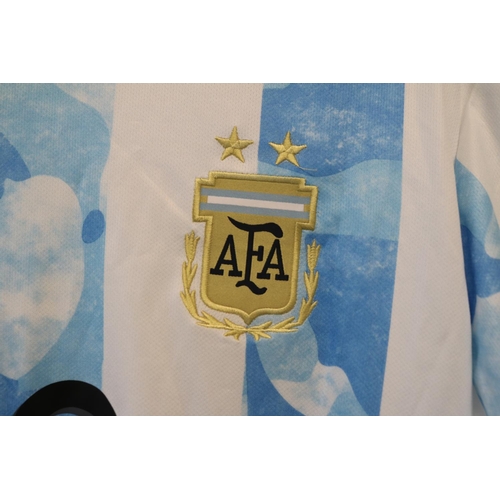 58 - LIONEL MESSI 2021 COPA AMERICA SIGNED #10 ARGENTINA JERSEY
The jersey is accompanied by a letter of ... 