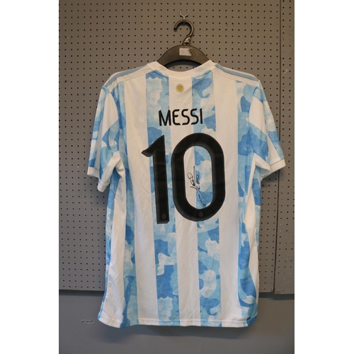 58 - LIONEL MESSI 2021 COPA AMERICA SIGNED #10 ARGENTINA JERSEY
The jersey is accompanied by a letter of ... 