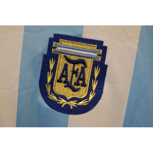 59 - DIEGO MARADONA SIGNED #10 ARGENTINA JERSEY
The jersey is accompanied by a letter of authenticity.