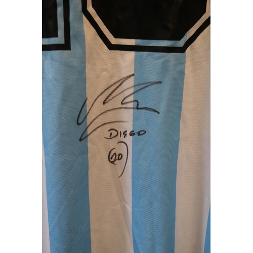 59 - DIEGO MARADONA SIGNED #10 ARGENTINA JERSEY
The jersey is accompanied by a letter of authenticity.