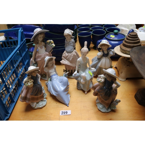 219 - Collection of assorted Lladro figures (7)