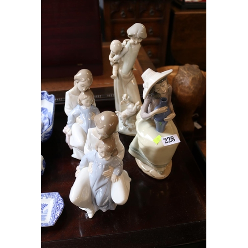 228 - Collection of 4 Lladro figurines to include A Moment with Mummy etc