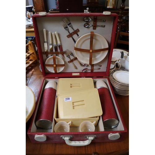 238 - Coracle Vintage Picnic set