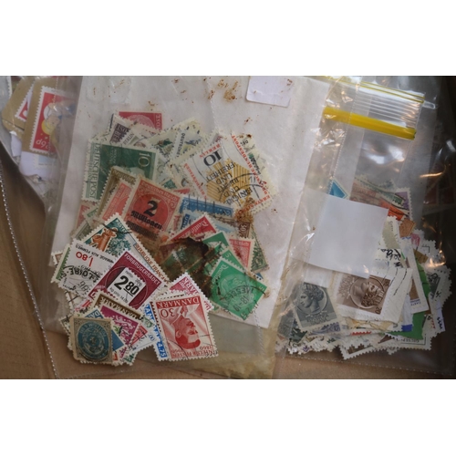 277 - Collection of assorted World Stamps mostly Loose