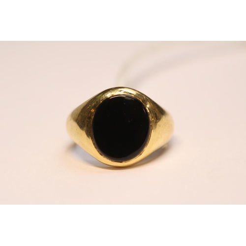 393 - Gents 18ct Gold Signet ring Size N. 12.2g total weight