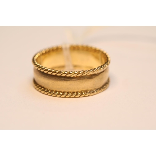 396 - Ladies 8ct Gold Wedding band with rope edge Size  S. 4.9g total weight