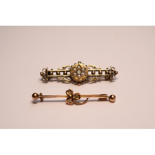 423 - 9ct 19thC Seed Pearl and Diamond set Bar brooch and a Diamond set clover bar brooch 7.7g total weigh... 