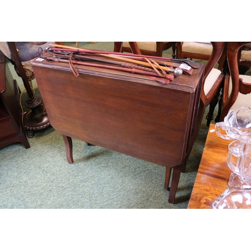 471 - Edwardian Gateleg table with pierced ends