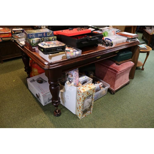 515 - Good quality highly polished Pull out Victorian Dining table with single leaf over turned legs with ... 