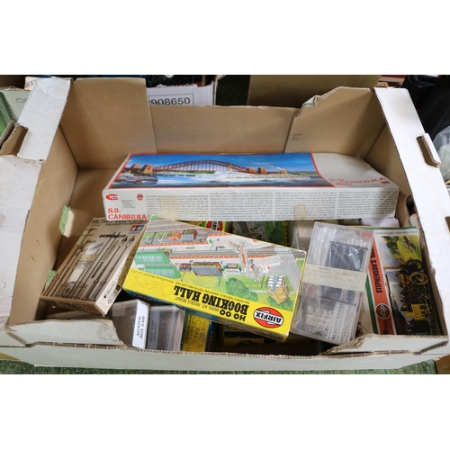 203 - Collection of Airfix to include Booking Hall, Trackside etc