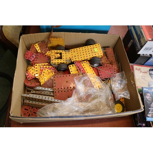 298 - Collection of assorted Meccano