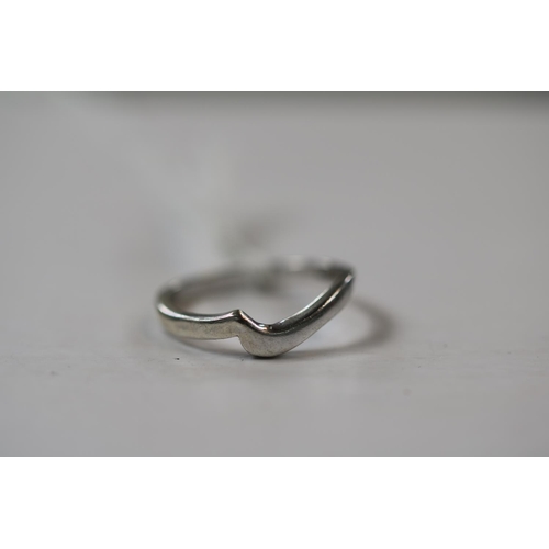 412 - Georg Jensen Style Ladies 9ct White Gold Curved Band Ring, Size L. 2.3g total weight