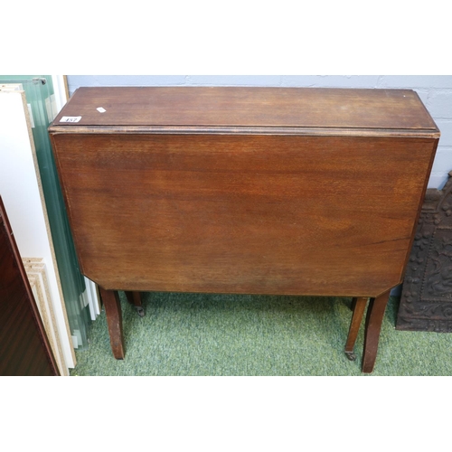 457 - Edwardian Gateleg table with pierced ends