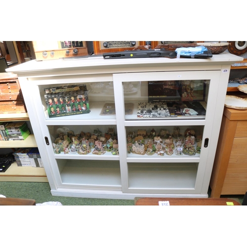 478 - Modern White painted glazed 2 door cabinet with shelves to interior