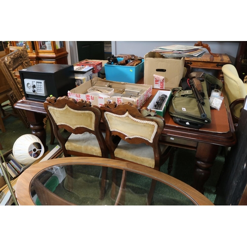 482 - Victorian Mahogany pull out dining table on carved legs and brass casters and a set of 6 dining chai... 