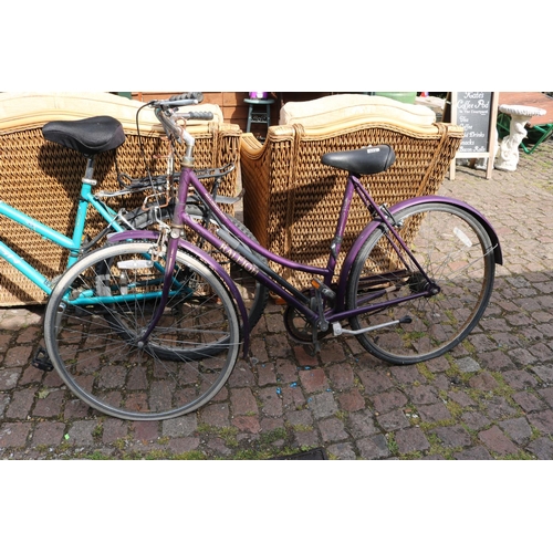 525 - Ladies Vintage Raleigh cycle