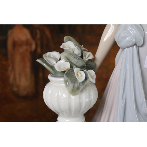 55 - Boxed Lladro Duck Seller 1267 & Lladro A Touch of Class (Dama Liberty) 5377