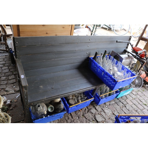 558 - Metal racking Bench with slatted back and seat