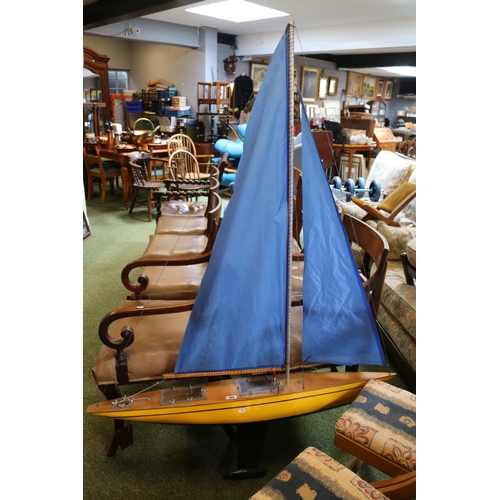 161 - Radio Control Pond Yacht with no remote 170cm in Height x 121cm in Length