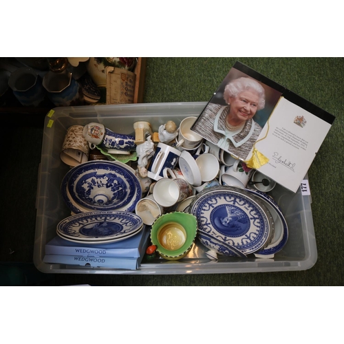 177 - Collection of assorted Ceramics to include Royal Commemorative, Willow Pattern etc and a Queen Eliza... 