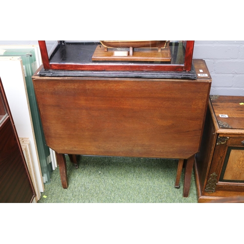 494 - Edwardian Mahogany gateleg table