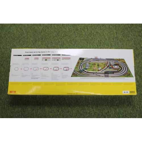 50 - Hornby 00 Gauge Northern Belle Electric Train Set R1065