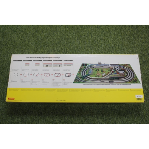 51 - Hornby 00 Gauge Flying Scotsman Electric Train Set R1019