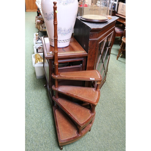 516 - Good Quality Mahogany Curved Library Steps with inset tooled leather