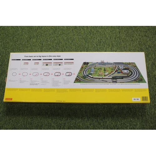 54 - Hornby 00 Gauge The Royal Train Electric Train Set R1057