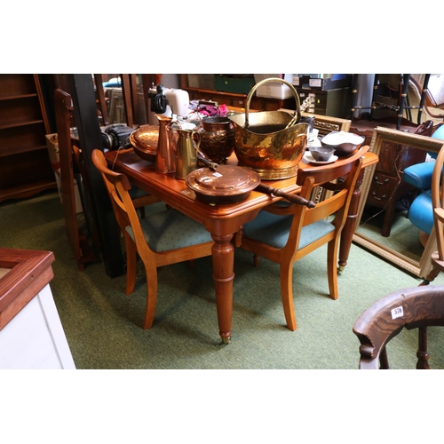 575 - Yew extending dining table and a set of 6 upholstered chairs