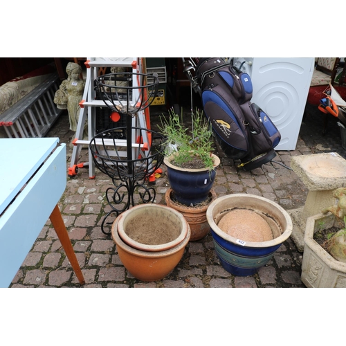 632 - Collection of assorted Garden Pots