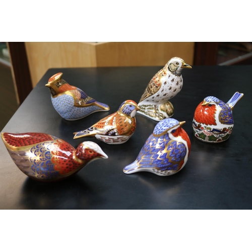 140 - Collection of 6 2 Royal Crown Derby Paperweights to include Song Thrush MMIV, Linnet MMII, Robin, Ro... 