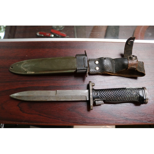 162 - American M5 Bayonet with scabbard and frog with working catch. 30cm in Length