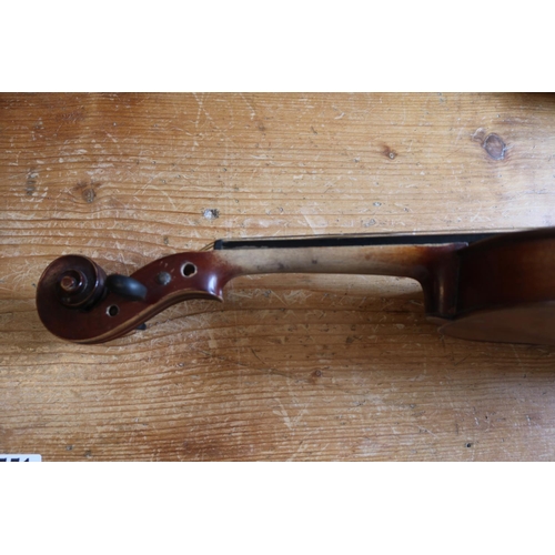 235 - Late 19thC / Early 20thC Violin with 2 bows and case no markings