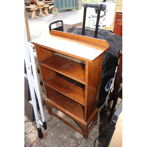 657 - Oak small bookcase