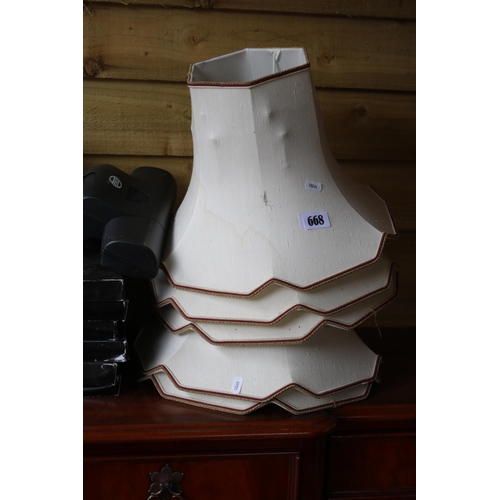 668 - 5 Lamp shades