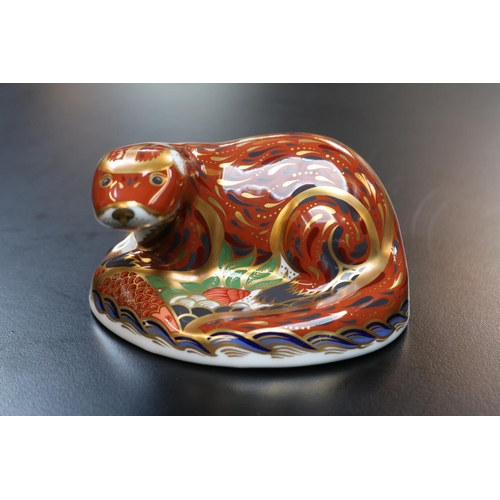 85 - Royal Crown Derby Paperweight Otter with Gold Stopper