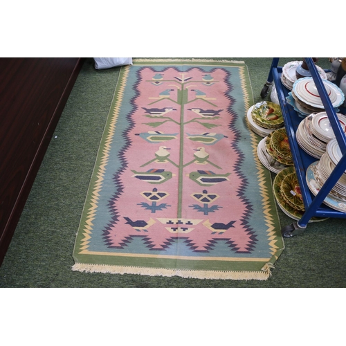 32 - Flat weave Bird and Floral decorated rug with tassel ends 157 x 90cm