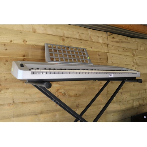 624 - Electric Keyboard on stand