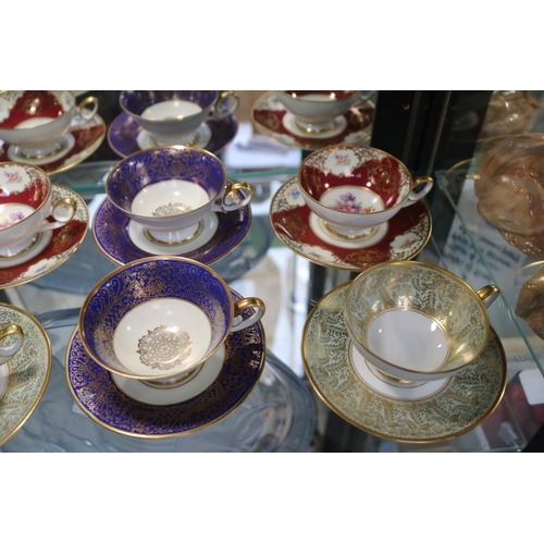 60 - Set of 6 Bavarian Tirschenreauth gilded cups and saucers, Rosenthal lidded trinket pot and a Rosenth... 