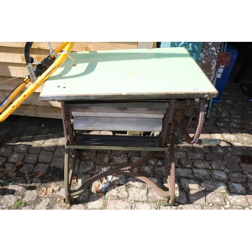 647 - Vintage Enamel topped Mangle