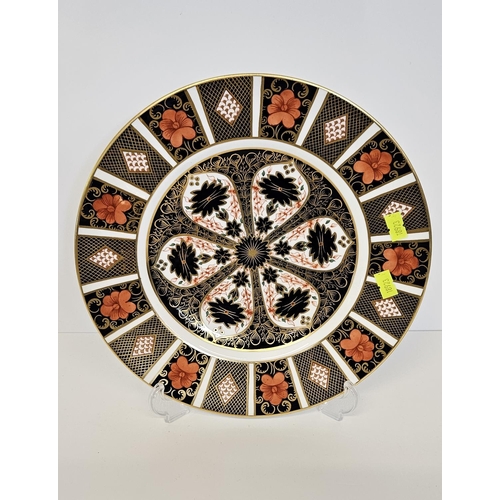 16 - Royal Crown Derby Collection of 12 Dinner plates, decorated in Imari pattern 1128, D 27cm. Some Seco... 