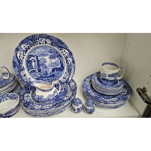 20 - Extensive Spode Italian design C.1816 pattern Blue and White assembled part dinner service, 20th Cen... 