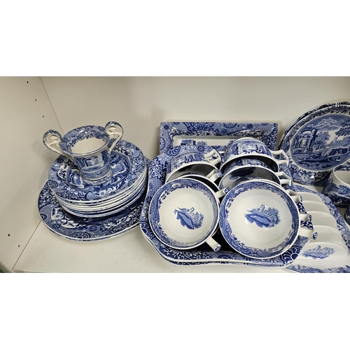 20 - Extensive Spode Italian design C.1816 pattern Blue and White assembled part dinner service, 20th Cen... 