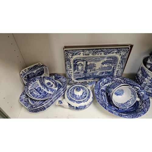 20 - Extensive Spode Italian design C.1816 pattern Blue and White assembled part dinner service, 20th Cen... 