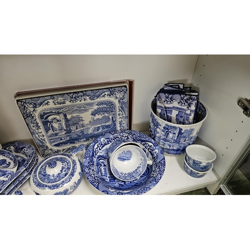 20 - Extensive Spode Italian design C.1816 pattern Blue and White assembled part dinner service, 20th Cen... 