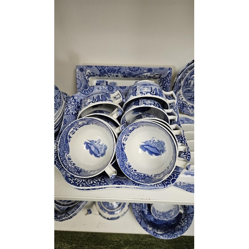 20 - Extensive Spode Italian design C.1816 pattern Blue and White assembled part dinner service, 20th Cen... 