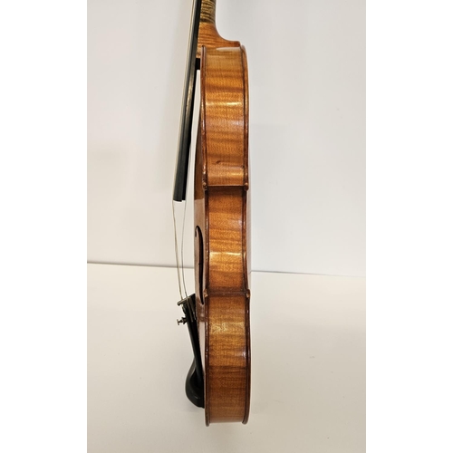 80 - A Violin by Francois Breton, Labelled: F. Breton, Brevete de S. A. R. M. With 1 bow and accessories ... 